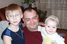 дети с папой.jpg