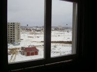 вид из центральной большой комнаты на улицу.JPG
