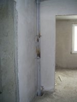 3 подъезд трубы в углу возле маленькой комнаты.jpg