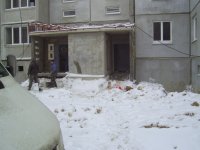 в третьем подъезде только что установили дверь.jpg