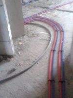 трубы на полу.jpg