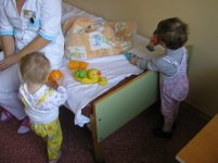 дети и новые игрушки.jpg