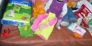 кучерявая девочка и мальчики.JPG