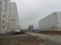 3 Наш 31 дом в профиль и площадка перед ним.jpg