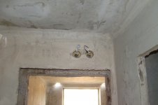 проводка над дверью в большую спальню.JPG