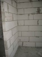 Стены в зале маленькой двушки.jpg