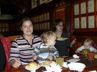 Виталька  Тани8 и малышня.JPG