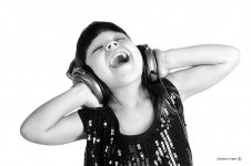 в наушниках чб.jpg