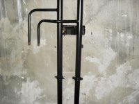 22-стояк отопления в трешке, привет соседу в двушке.jpg