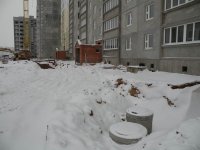 35 Дом 3 _ убирают мет. мостки и засыпают коммуникации во дворе _ вид из двора дома.jpg 35 Дом 3 _ убирают мет. мостки и засыпают коммуникации во дворе _ вид из двора дома.jpg