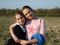 моя ася с подружкой.jpg