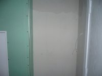 стояк отопления 3-ёшка, справа входная дверь.jpg