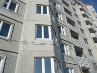 6 подъезд внешняя сторона дома окна двушек 1-2-3 этажи.jpg