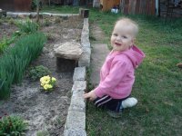 Мирка и первые цветы.jpg