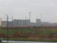 2 экскаватора роют на месте будущей дет п-ки в кг2.jpg