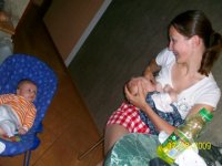 люда кормит.jpg