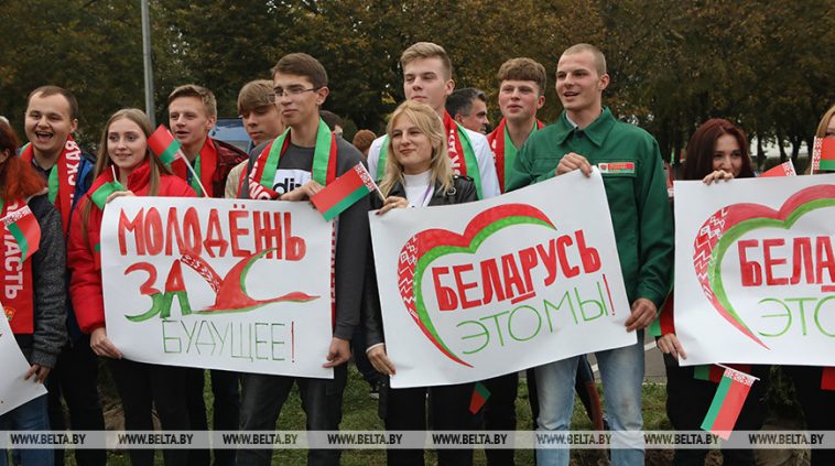 ФОТОФАКТ: Песни под гитару, селфи с рысью и создание оберегов - в Гомельской области проходит молодежный форум 1 ФОТОФАКТ: Песни под гитару, селфи с рысью и создание оберегов - в Гомельской области проходит молодежный форум 1