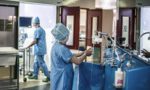 Во Франции провели первую в мире операцию по пересадке обеих рук и плеч 12