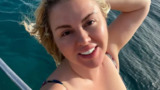 Анна Семенович похвасталась пышной грудью на пляже в Египте 1
