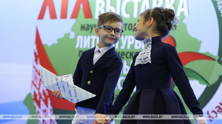 ФОТОФАКТ: Выставка научно-методической литературы, педагогического опыта и творчества учащейся молодежи открылась в Минске 1