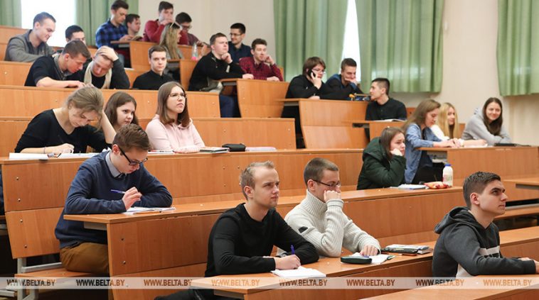 Около 29 тыс. абитуриентов наберут на бюджетное обучение в высшие учебные заведения Беларуси 1