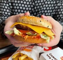 От 5,9 руб. В Burger King в Минске появились бургеры с говядиной и курицей 12
