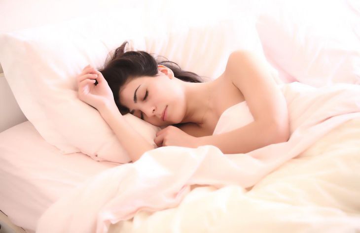 Как заснуть буквально за пару минут: эксперты раскрыли простой способ 1
