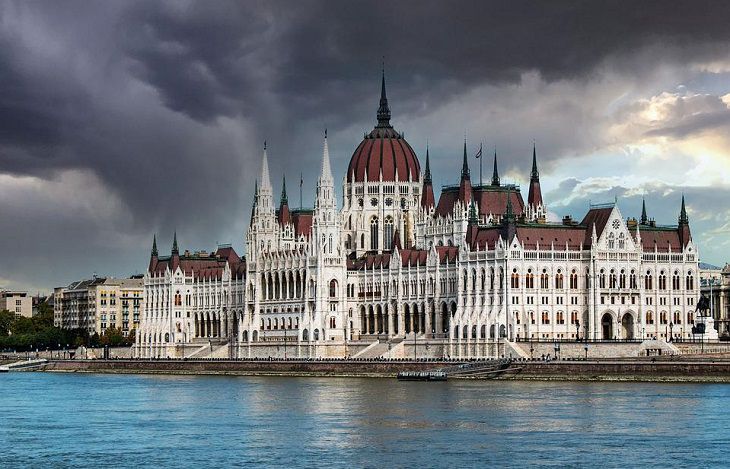 Венгрия вводит чрезвычайное положение из-за конфликта в Украине 1
