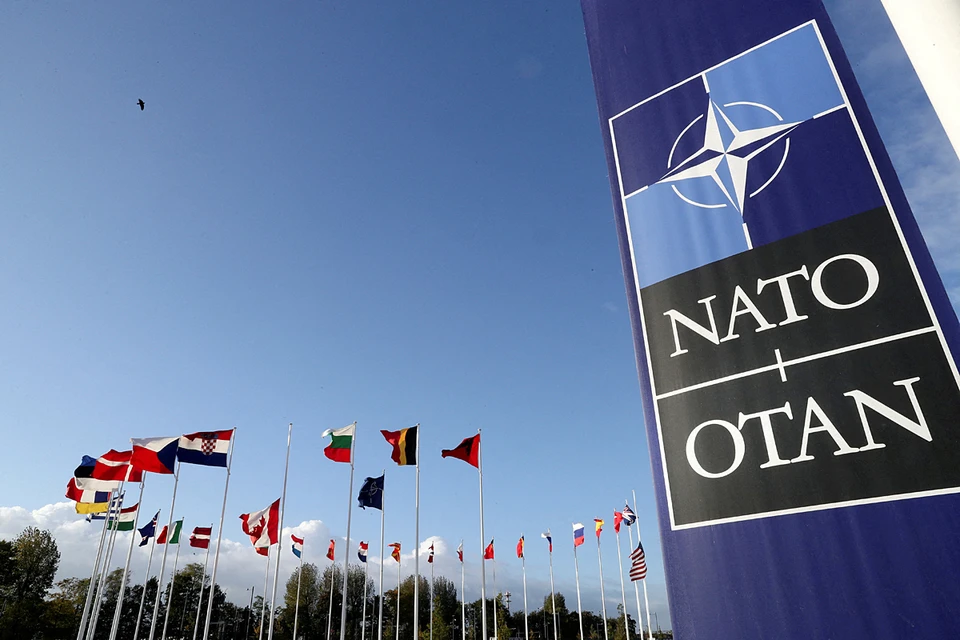 Уже пять недель вся мировая общественность наблюдает, как шведы и финны мучительно вступают в НАТО