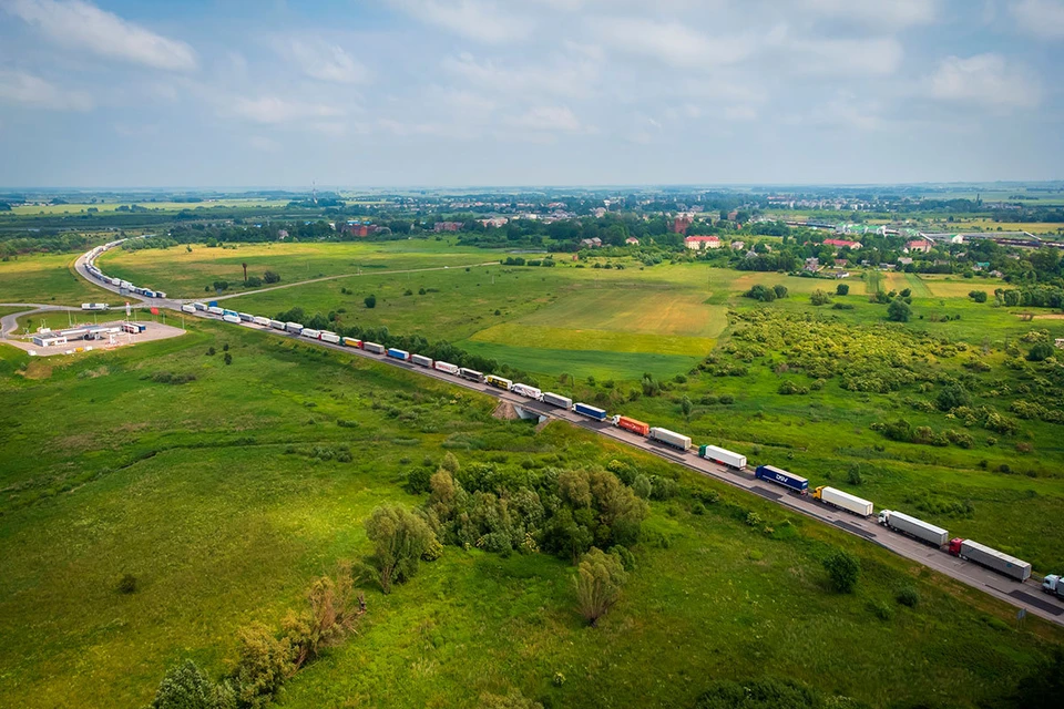Литва месяц назад объявила запрет на доставку через ее территорию российских грузов в Калининградскую область.