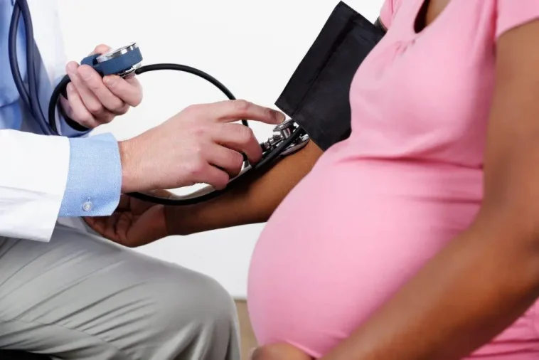 Чем опасно высокое артериальное давление у беременных. Отвечает эксперт 1