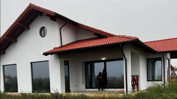 Современные тенденции, экологичность и мода в остеклении веранд и террас коттеджей 1