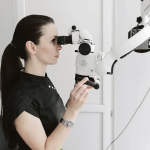 Лечение под микроскопом